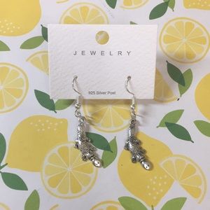 🍋 NWT Silver Duck Billed Platypus Earrings